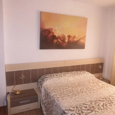Agradable Casa Con Patio Y Terraza En El Centro بيت للعطل