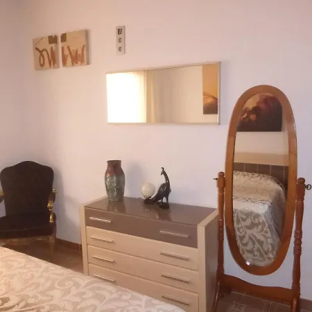 بيت للعطل Agradable Casa Con Patio Y Terraza En El Centro إل كامبيلو