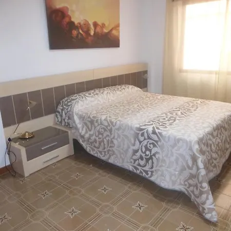Agradable Casa Con Patio Y Terraza En El Centro * إل كامبيلو