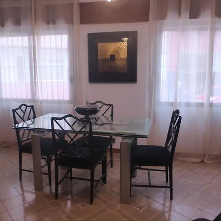 Agradable Casa Con Patio Y Terraza En El Centro