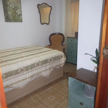 Agradable Casa Con Patio Y Terraza En El Centro