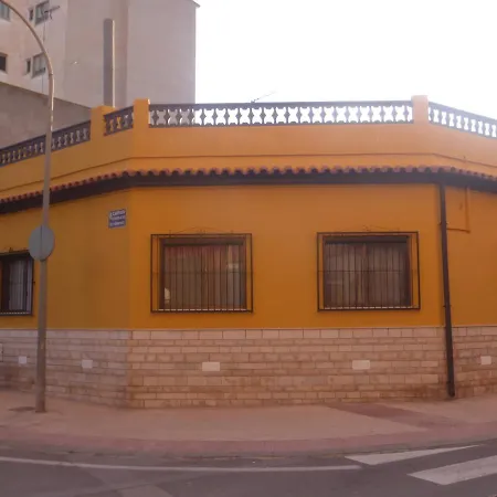 Agradable Casa Con Patio Y Terraza En El Centro بيت للعطل *