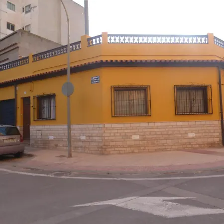 Agradable Casa Con Patio Y Terraza En El Centro