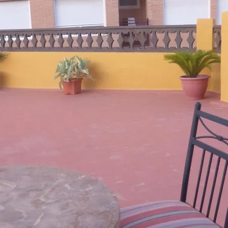 Agradable Casa Con Patio Y Terraza En El Centro بيت للعطل إل كامبيلو