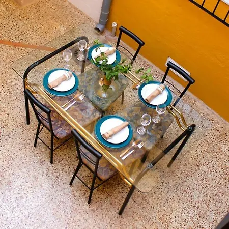 Agradable Casa Con Patio Y Terraza En El Centro بيت للعطل *