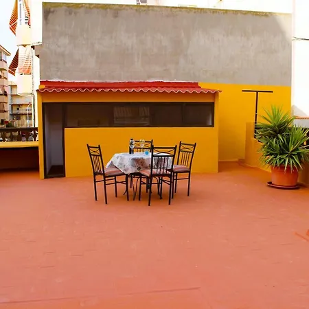 Agradable Casa Con Patio Y Terraza En El Centro بيت للعطل إل كامبيلو