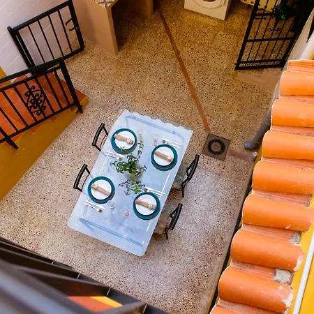 Agradable Casa Con Patio Y Terraza En El Centro بيت للعطل *