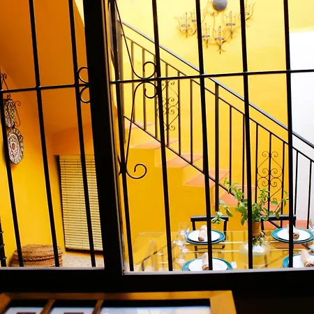 Agradable Casa Con Patio Y Terraza En El Centro *