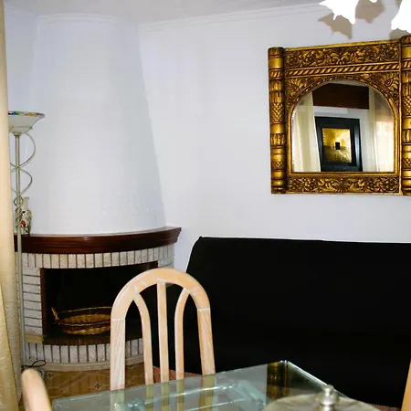 Agradable Casa Con Patio Y Terraza En El Centro بيت للعطل