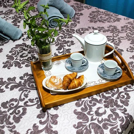 بيت للعطل Agradable Casa Con Patio Y Terraza En El Centro إل كامبيلو
