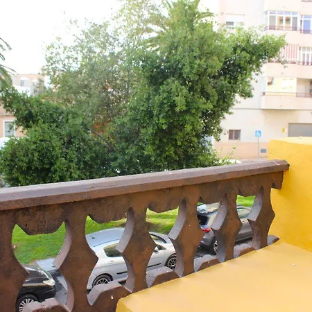 بيت للعطل Agradable Casa Con Patio Y Terraza En El Centro إل كامبيلو